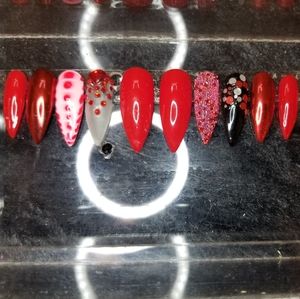 DClawed Press-on Nails. Queen Of Hearts